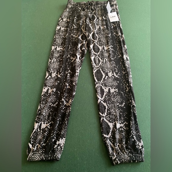 LNA Orion snake skin print sweatpants charcoal - Picture 2 of 5